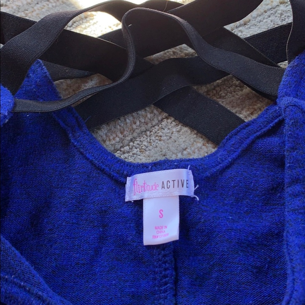 Long sleeve sweater.